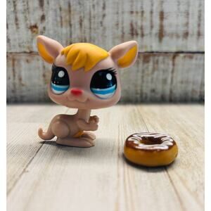 Littlest Pet Shop LPS Kangaroo with Blue Eyes and Donut EUC